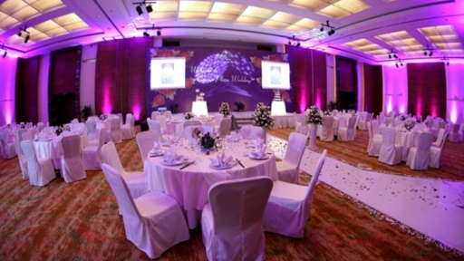 Tiệc cưới phong cách tại Crowne Plaza